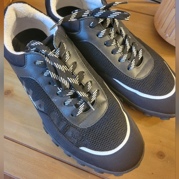 AUTHENTIC Chanel Black and White Sneakers Tennis Shoes 39 - Picture 3 of 5